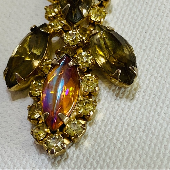 VINTAGE RHINESTONE GOLD TONE ELEGANT CLIP ON EARRINGS - Picture 7 of 11